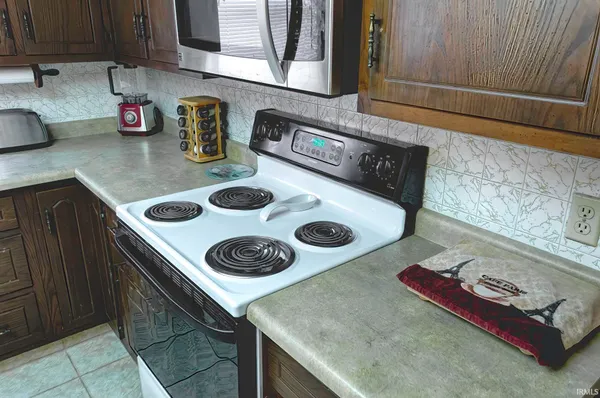 $285,000 | 11802 Northwest Smuts Drive, Roanoke, IN 46783