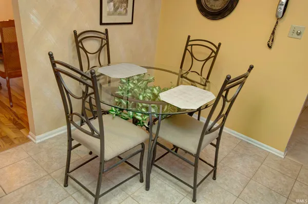 $285,000 | 11802 Northwest Smuts Drive, Roanoke, IN 46783