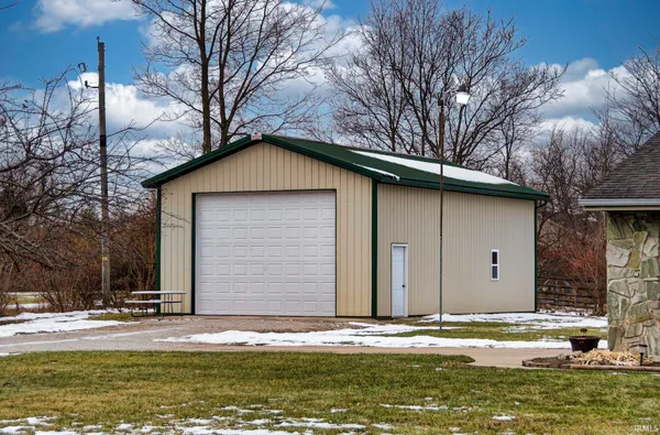 $285,000 | 11802 Northwest Smuts Drive, Roanoke, IN 46783