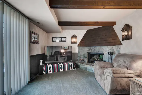 $285,000 | 11802 Northwest Smuts Drive, Roanoke, IN 46783