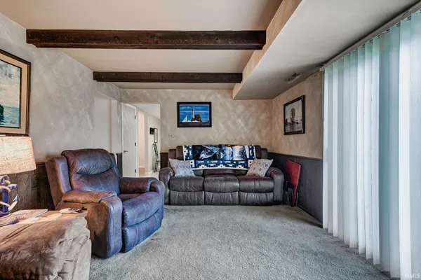 $285,000 | 11802 Northwest Smuts Drive, Roanoke, IN 46783