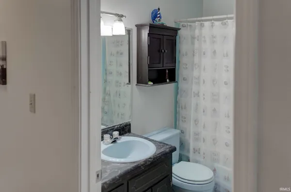 $285,000 | 11802 Northwest Smuts Drive, Roanoke, IN 46783