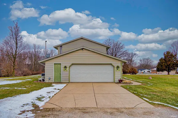 $285,000 | 11802 Northwest Smuts Drive, Roanoke, IN 46783