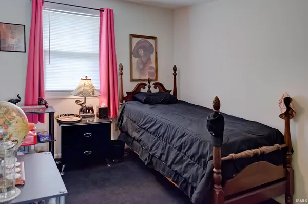 $285,000 | 11802 Northwest Smuts Drive, Roanoke, IN 46783