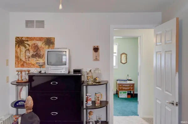 $285,000 | 11802 Northwest Smuts Drive, Roanoke, IN 46783