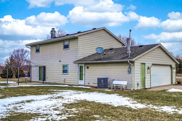 $285,000 | 11802 Northwest Smuts Drive, Roanoke, IN 46783