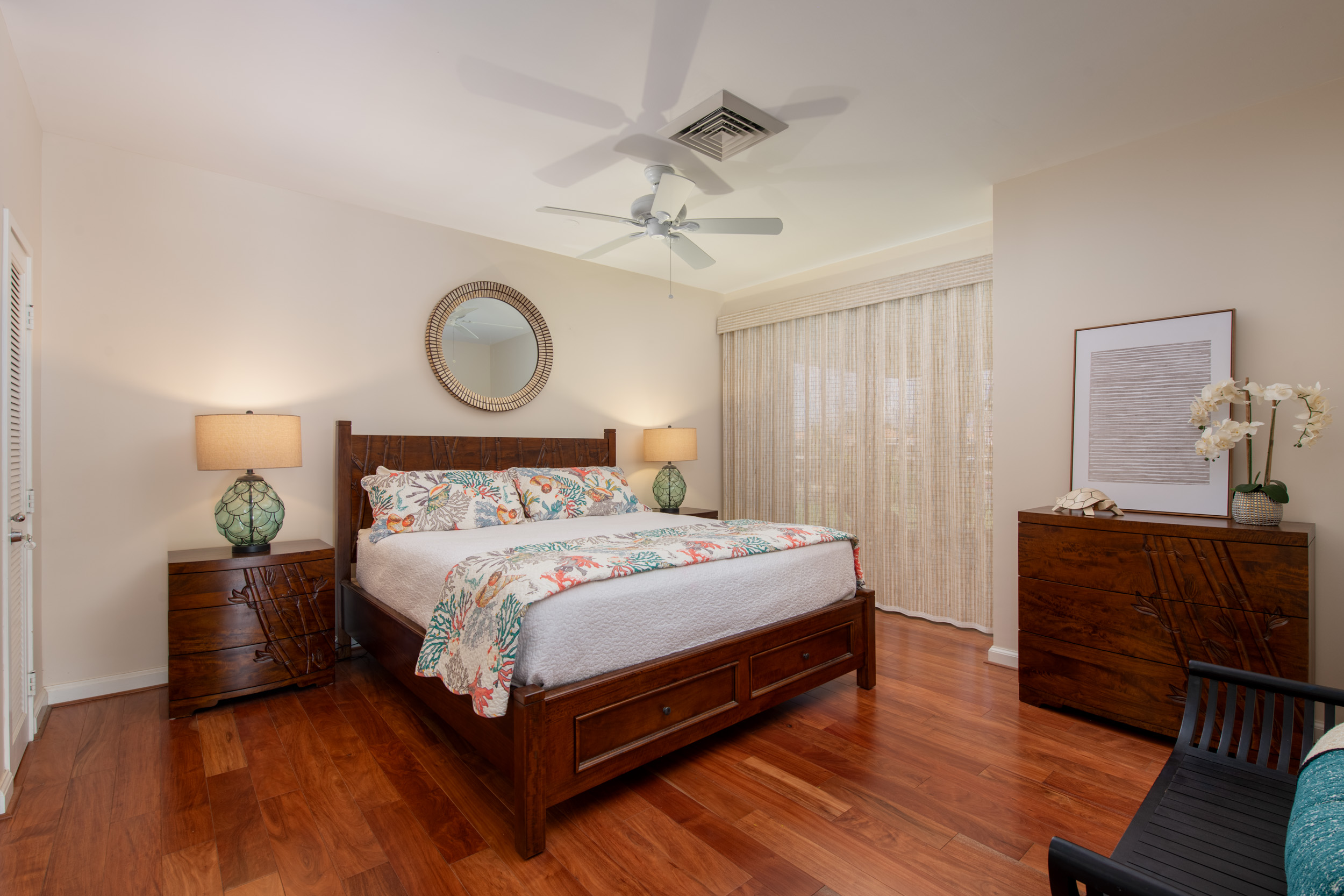 69-1010 Keana Place, Unit G303 Waikoloa, HI 96738 - Photo 13 of 30 a bedroom with a bed and window