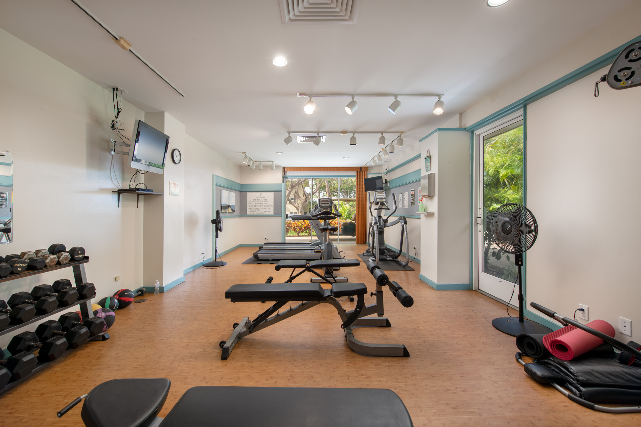 69-1010 Keana Place, Unit G303 Waikoloa, HI 96738 - Photo 28 of 30 a view of a room with gym equipment