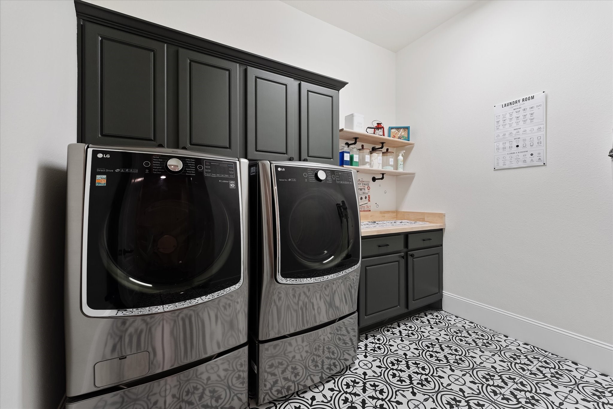28733 Lakeside Green Magnolia, TX 77355 - Photo 31 of 49 a utility room with wooden floor washer and dryer
