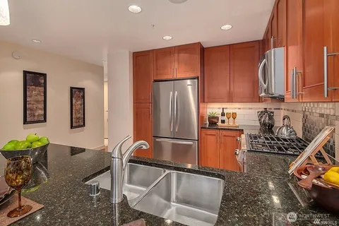 $780,000 | 10650 Northeast 9th Place, Unit 821, Bellevue, WA 98004