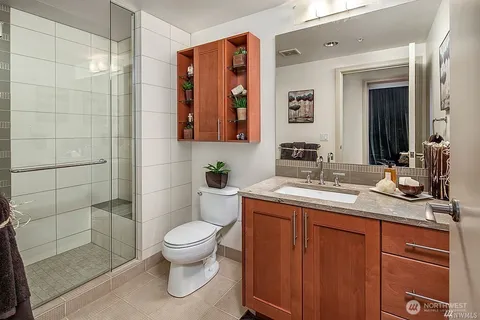 $780,000 | 10650 Northeast 9th Place, Unit 821, Bellevue, WA 98004