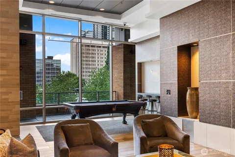 $780,000 | 10650 Northeast 9th Place, Unit 821, Bellevue, WA 98004