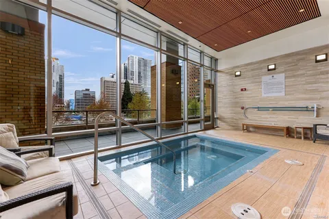 $780,000 | 10650 Northeast 9th Place, Unit 821, Bellevue, WA 98004