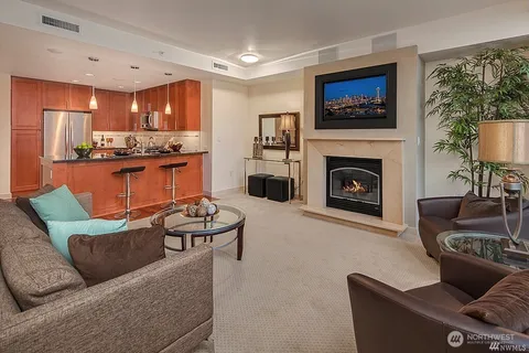 $780,000 | 10650 Northeast 9th Place, Unit 821, Bellevue, WA 98004