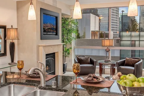 $780,000 | 10650 Northeast 9th Place, Unit 821, Bellevue, WA 98004