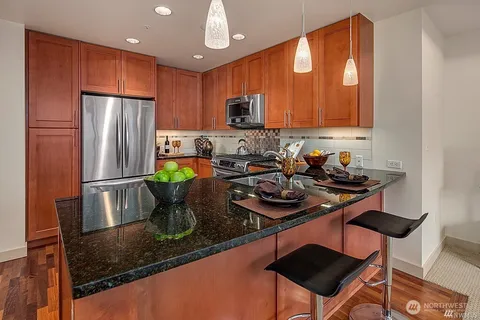 $780,000 | 10650 Northeast 9th Place, Unit 821, Bellevue, WA 98004