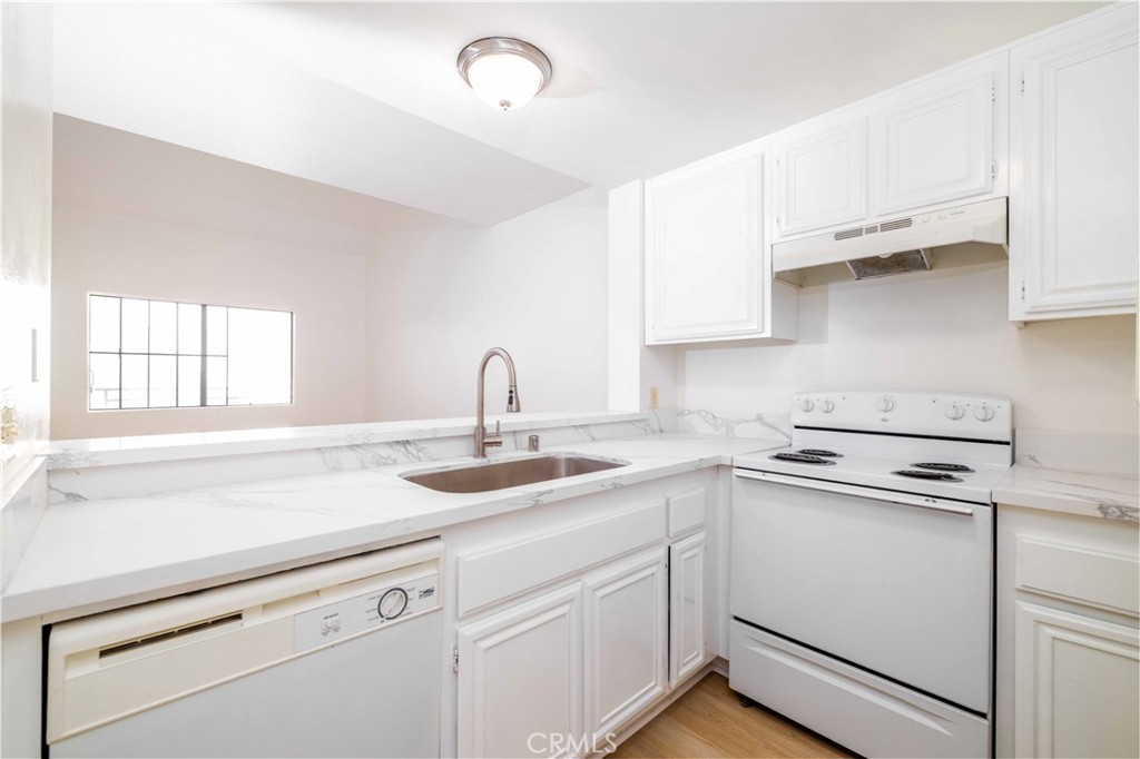 730 West 4th Street, Unit 413 Long Beach, CA 90802 - Photo 5 of 16 a kitchen with appliances cabinets and a sink