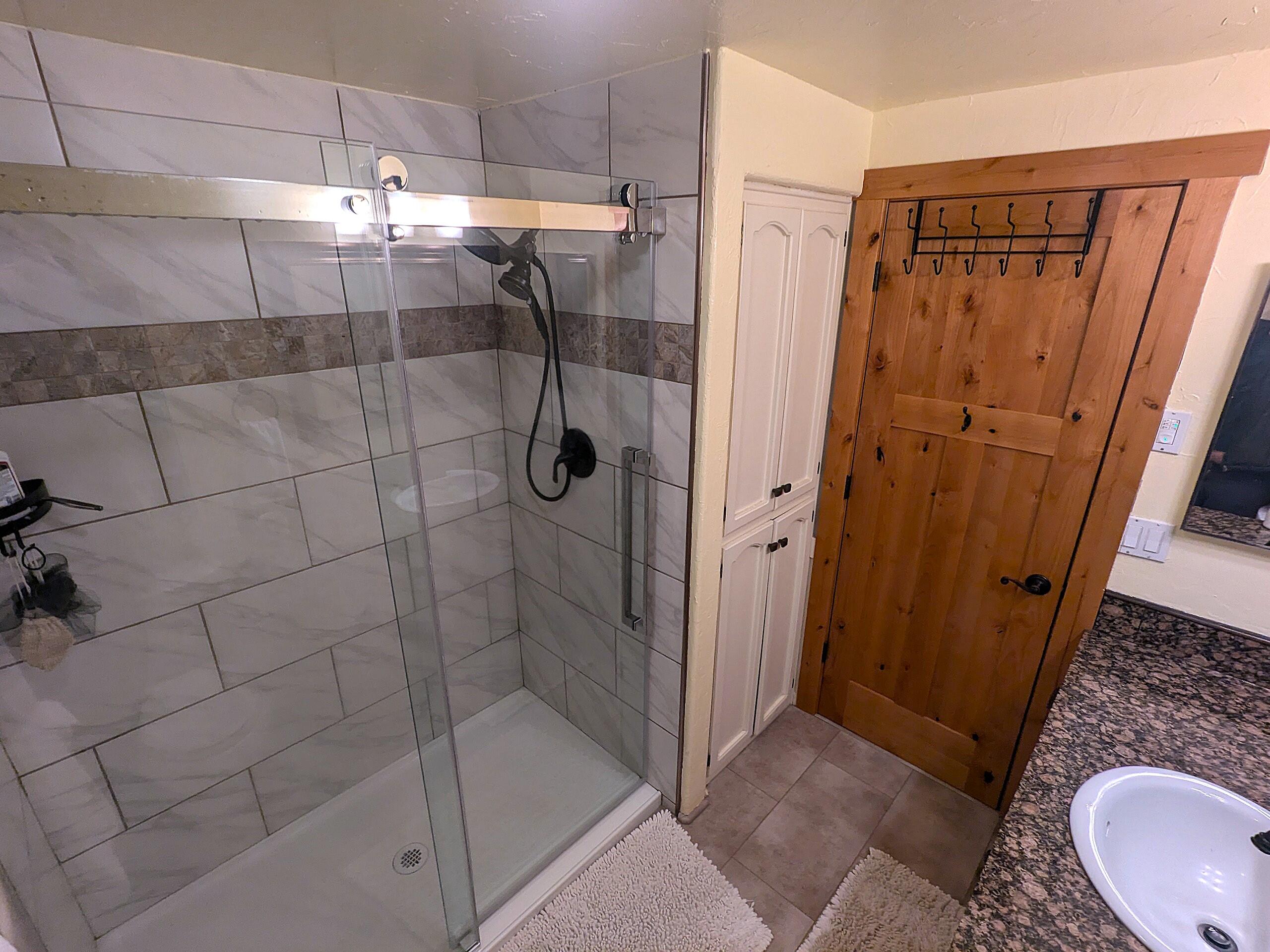 340 North Rope Place Sisters, OR 97759 - Photo 11 of 24 Primary Bath 2