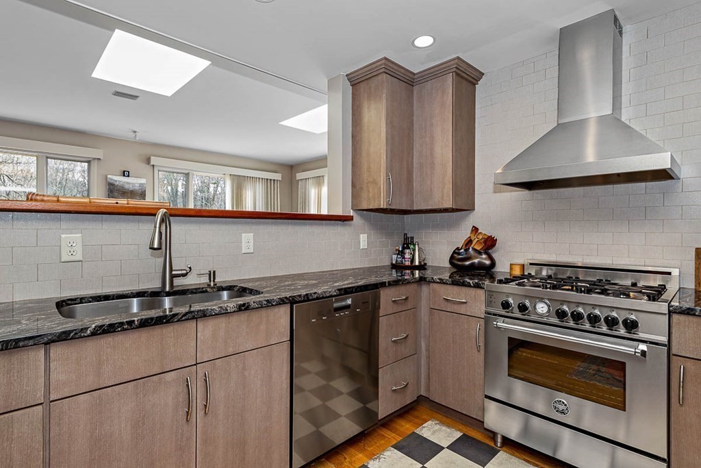 1702 Lowell Road Concord, MA 01742 - Photo 11 of 28