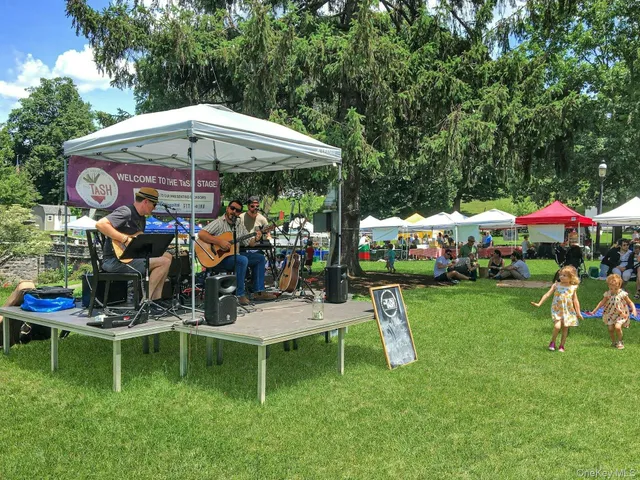 $875,000 | 11 Spruce Street, Sleepy Hollow, NY 10591