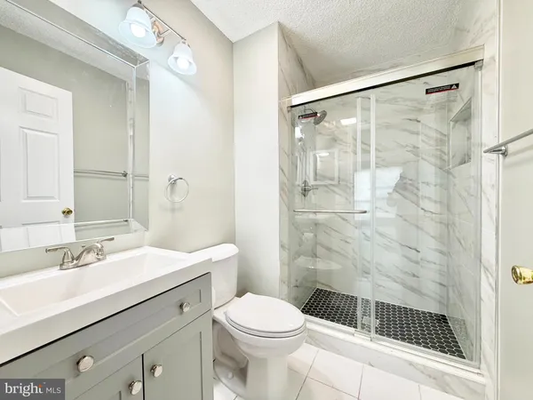 $2,350 | 44 Cheverny Court, Trenton, NJ 08619