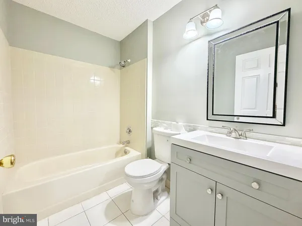 $2,350 | 44 Cheverny Court, Trenton, NJ 08619