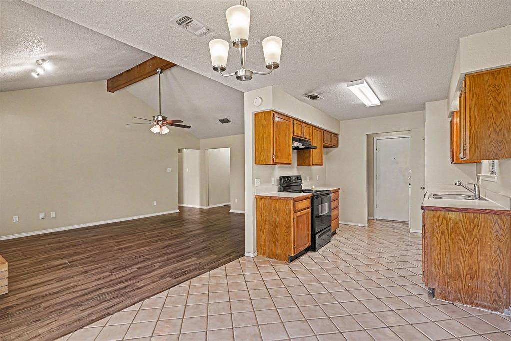 2608 Green Ridge Street Fort Worth, TX 76133 - Photo 6 of 25