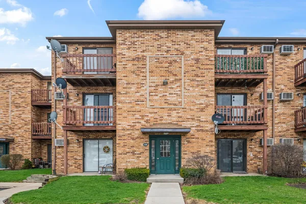 $1,750 | 1348 Geneva Drive, Unit 3A, Palatine, IL 60074