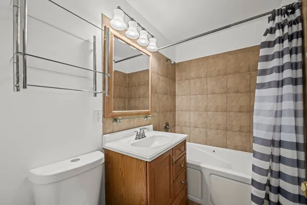 $1,750 | 1348 Geneva Drive, Unit 3A, Palatine, IL 60074