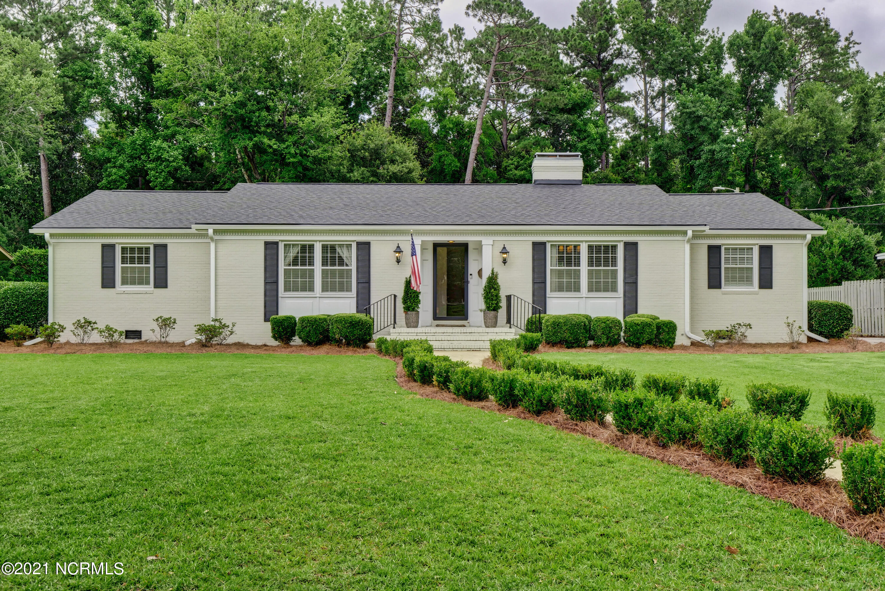 1819 Hawthorne Road Wilmington, NC 28403 - Photo 1 of 32 _JA17631_2_3_4_5_6_7