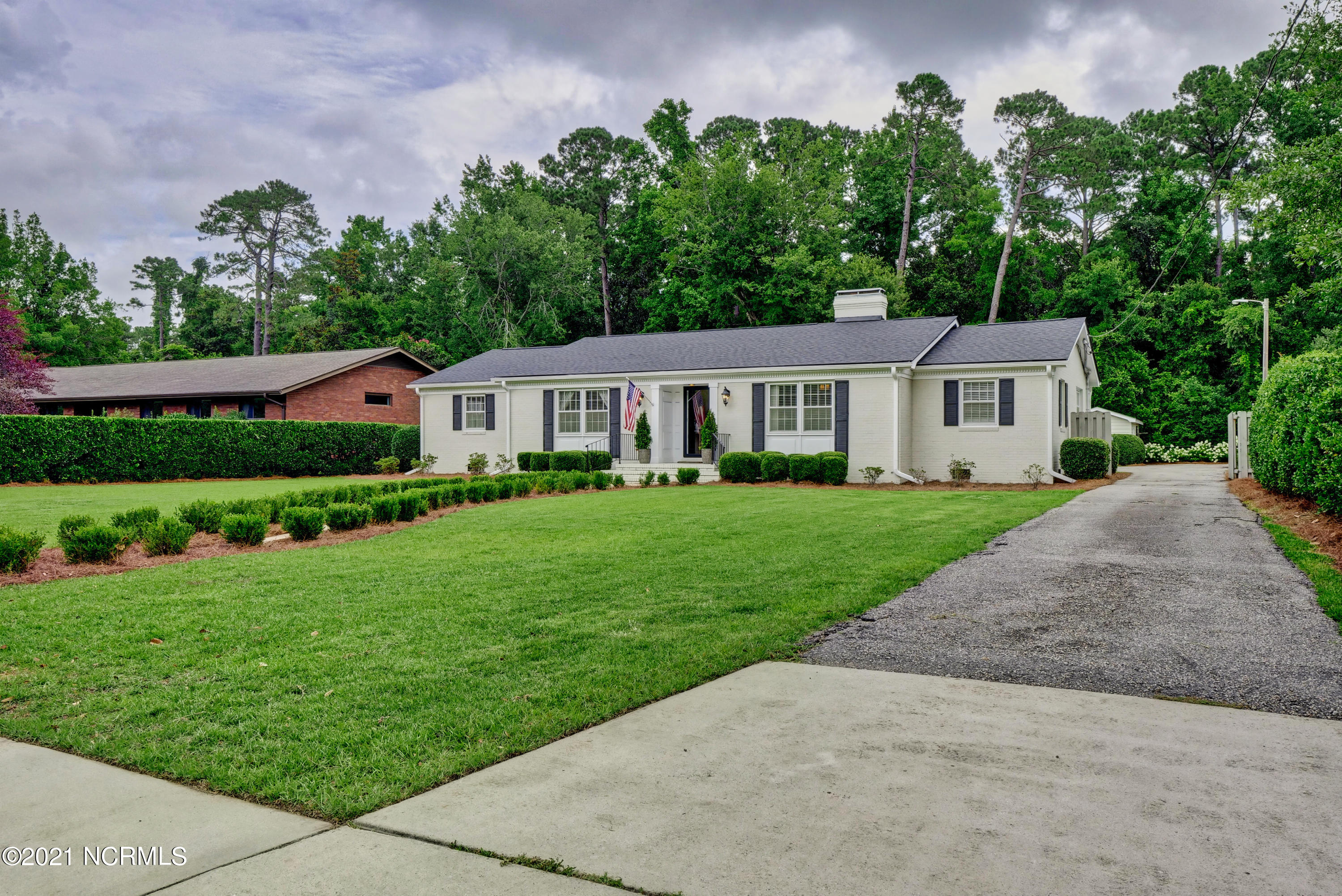 1819 Hawthorne Road Wilmington, NC 28403 - Photo 2 of 32 _JA17610_1_2_3_4_5_6
