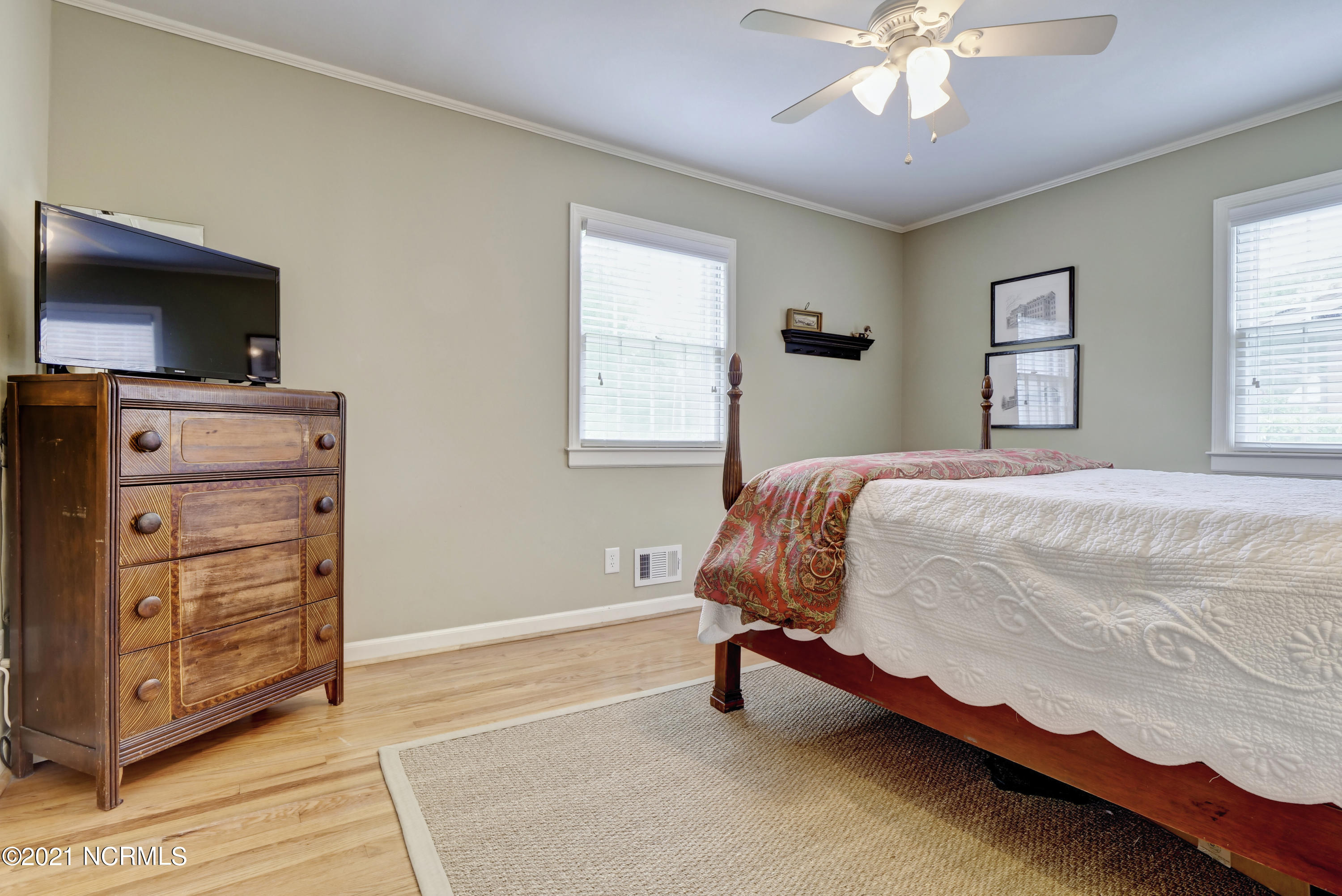 1819 Hawthorne Road Wilmington, NC 28403 - Photo 25 of 32 _JA17876_77_78_79_80_81_82
