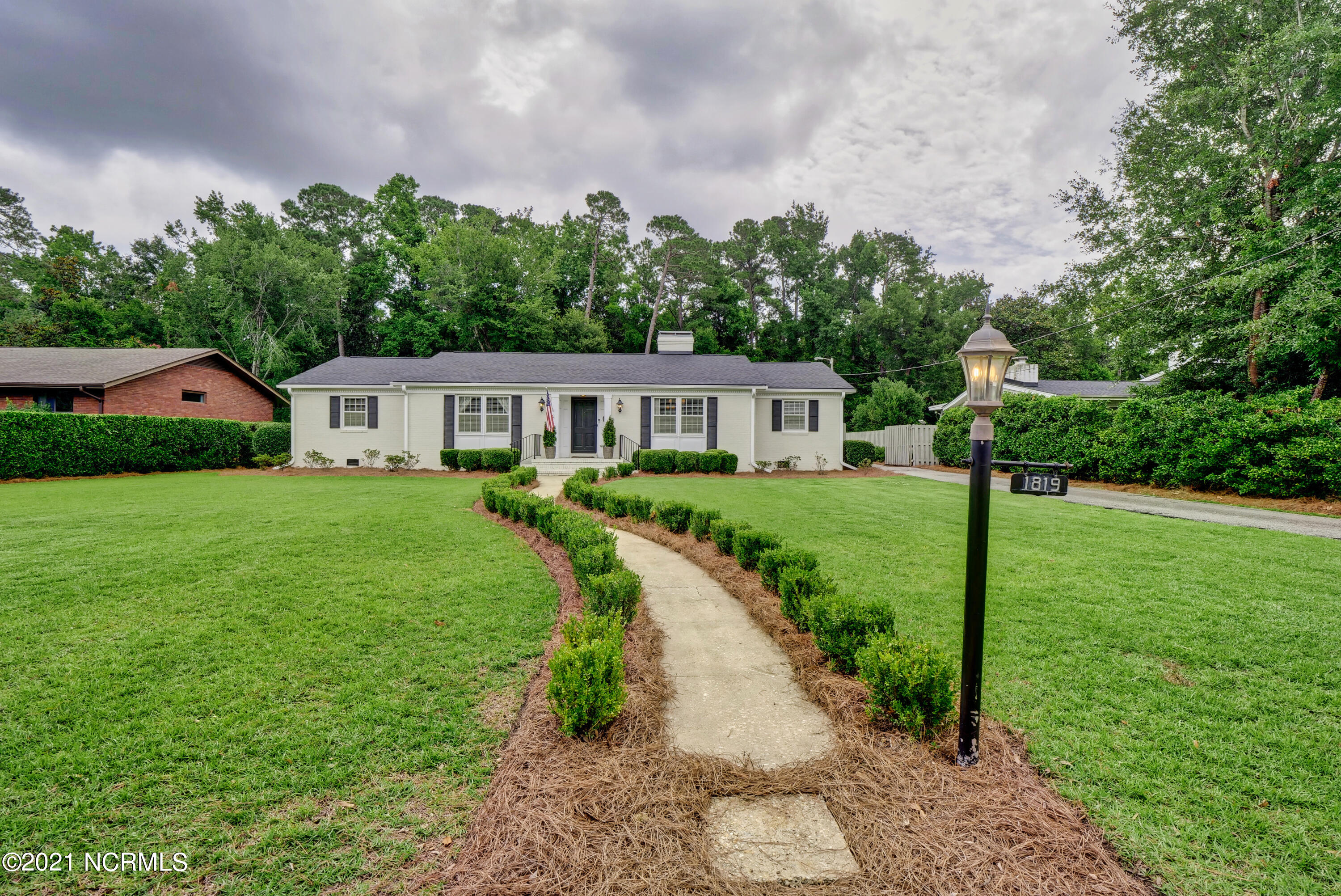 1819 Hawthorne Road Wilmington, NC 28403 - Photo 3 of 32 _JA17652_3_4_5_6_7_8