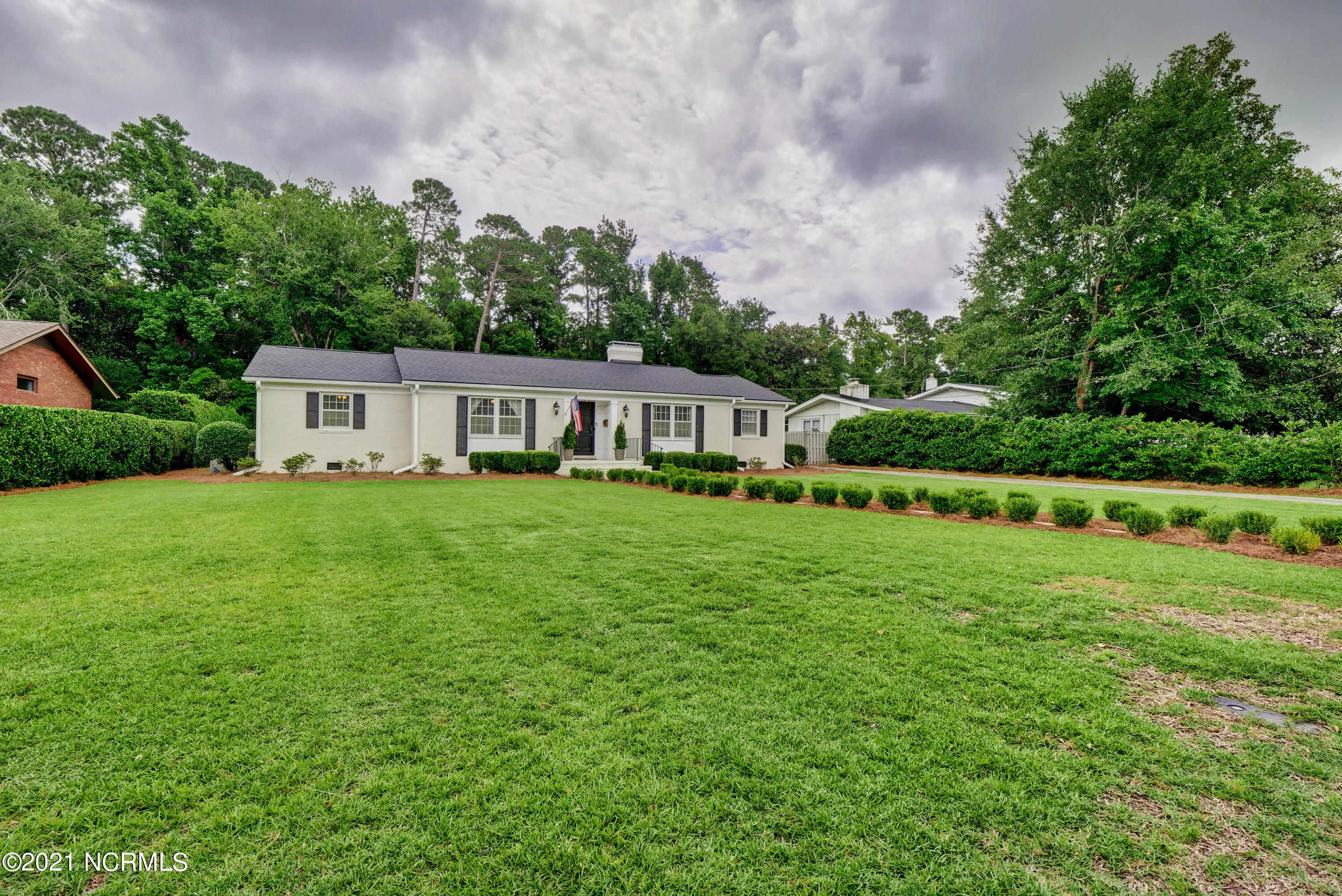1819 Hawthorne Road Wilmington, NC 28403 - Photo 4 of 32 _JA17673_4_5_6_7_8_9
