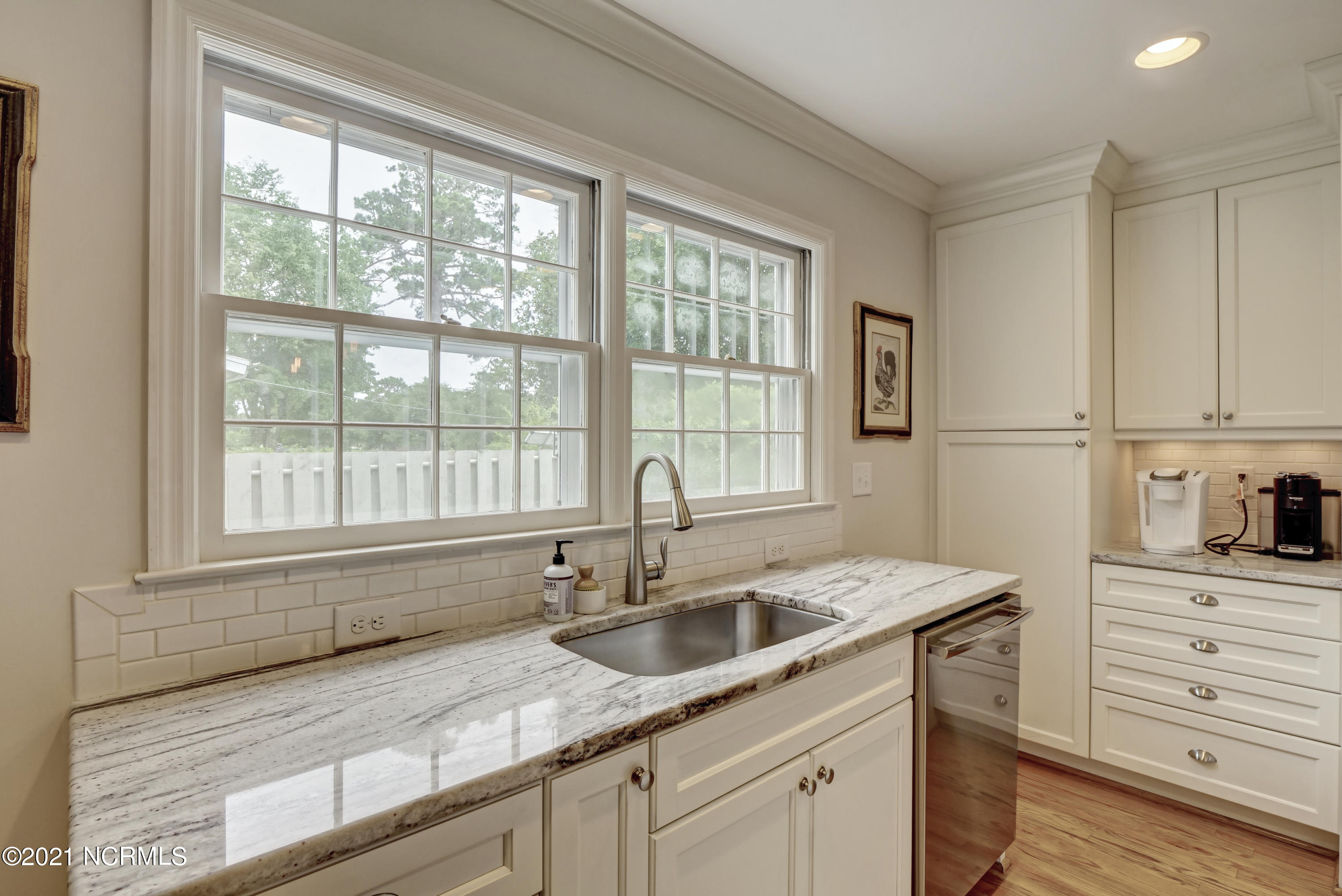1819 Hawthorne Road Wilmington, NC 28403 - Photo 10 of 32 _JA17736_37_38_39_40_41_42