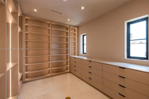 $6,995,000 | 5262 La Gorce Drive, Miami Beach, FL 33140
