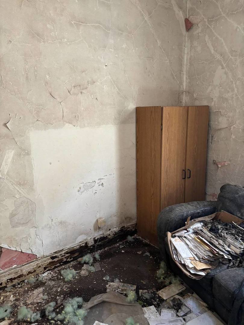5951 South Elizabeth Street Chicago, IL 60636 - Photo 15 of 19 a bathroom with a granite countertop sink and a stove