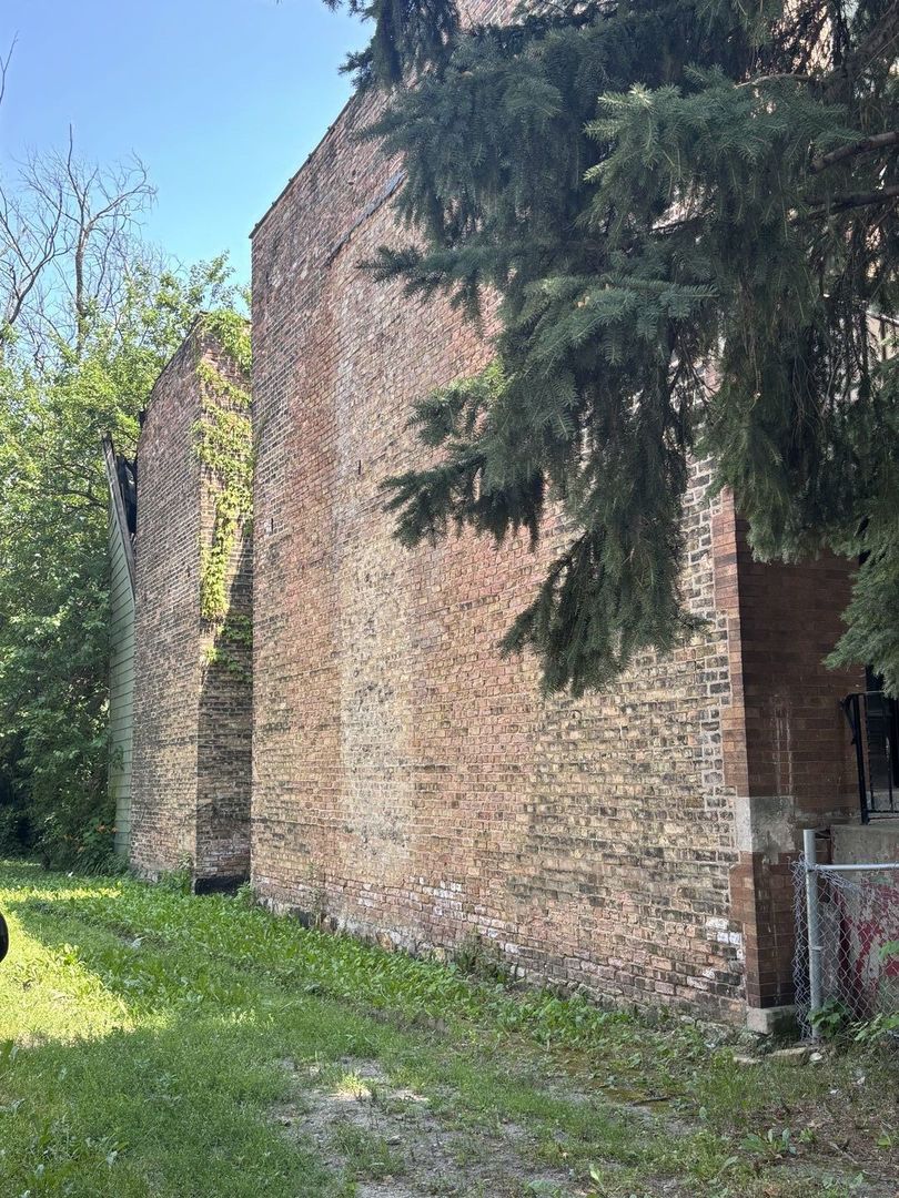 5951 South Elizabeth Street Chicago, IL 60636 - Photo 3 of 19 a view of a backyard with brick wall and a building