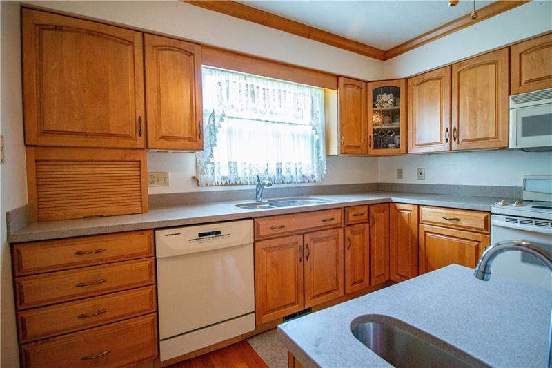 159 Easton Road Hermitage, PA 16148 - Photo 4 of 22 Gallery Image 4