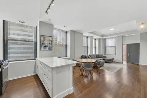 $349,000 | 208 West Washington Street, Unit 1605, Chicago, IL 60606