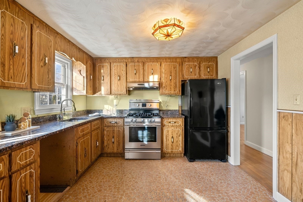 19 Rock Island Road Quincy, MA 02169 - Photo 6 of 29 Gallery Image 6