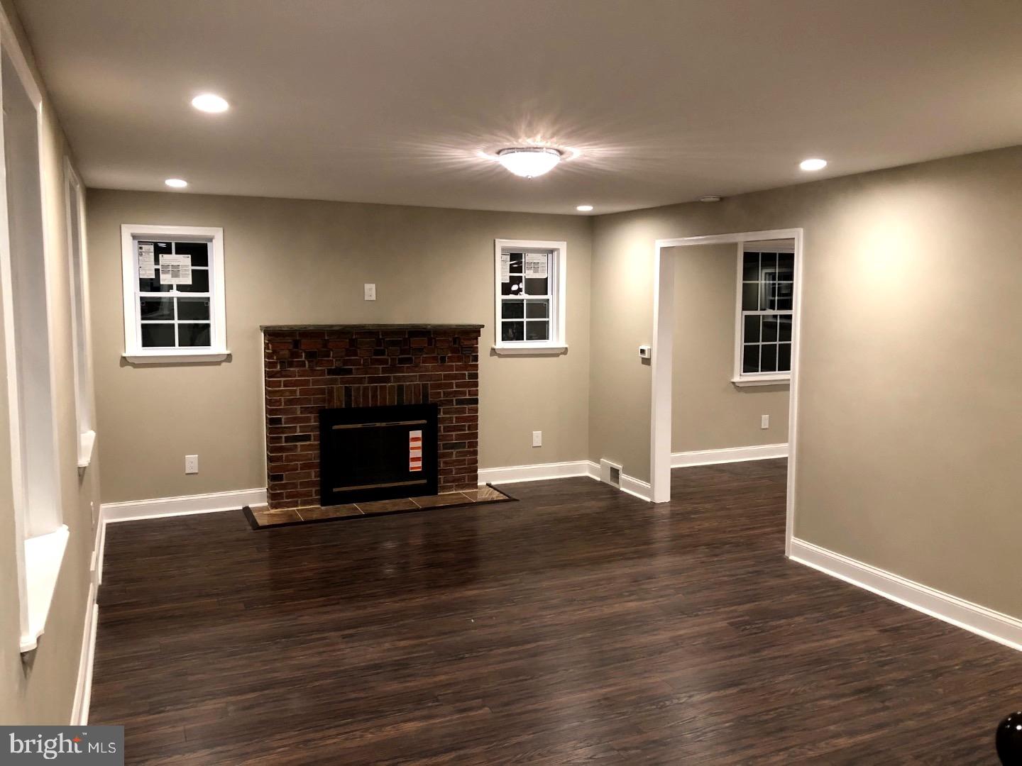 801 West Moreland Road Willow Grove, PA 19090 - Photo 9 of 22 Living Room