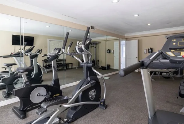 $699 | 9407 Westheimer Road, Unit 305, Houston, TX 77063