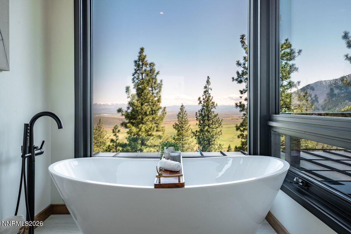 200 Overlook Court Carson City, NV 89705 - Photo 24 of 40 Luxurious Bath Tub