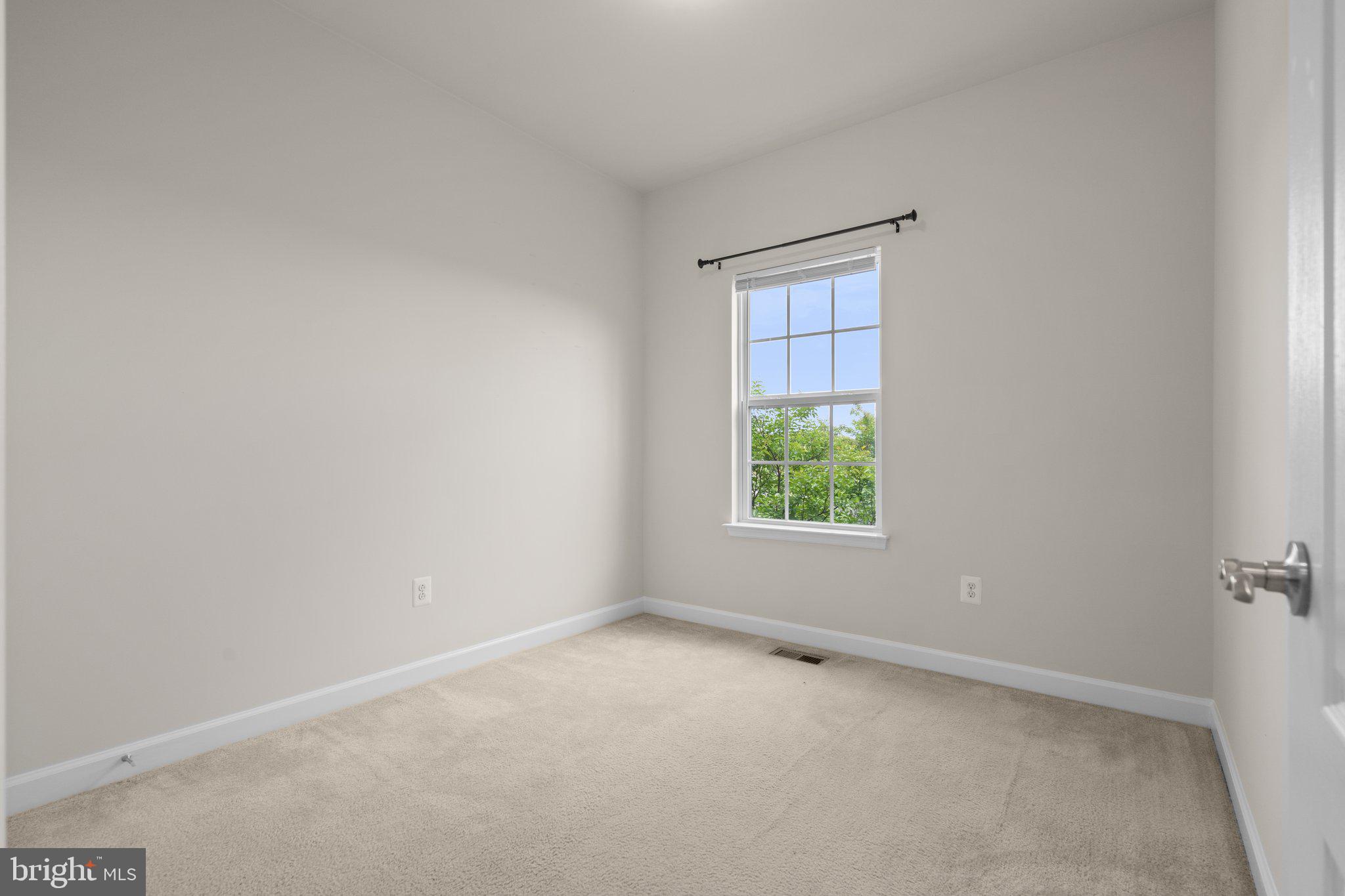 11669 Leesborough Circle Silver Spring, MD 20902 - Photo 28 of 46 an empty room with a window