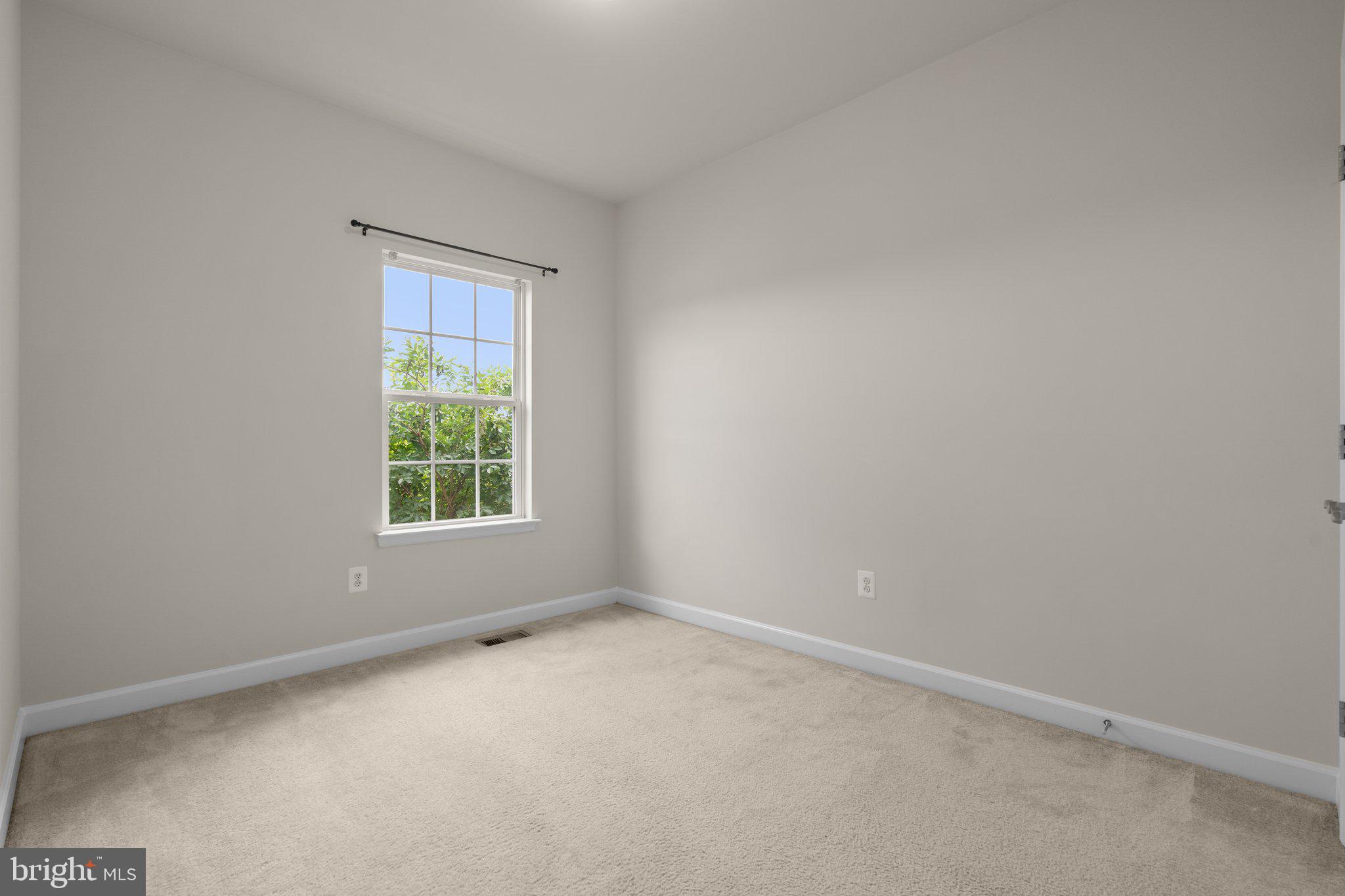 11669 Leesborough Circle Silver Spring, MD 20902 - Photo 33 of 46 an empty room with a window