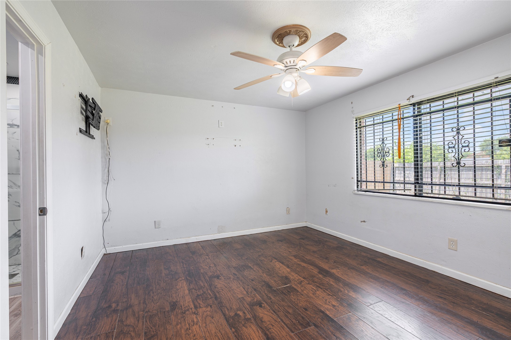 15722 Corsair Road Houston, TX 77053 - Photo 21 of 23 Primary bedroom