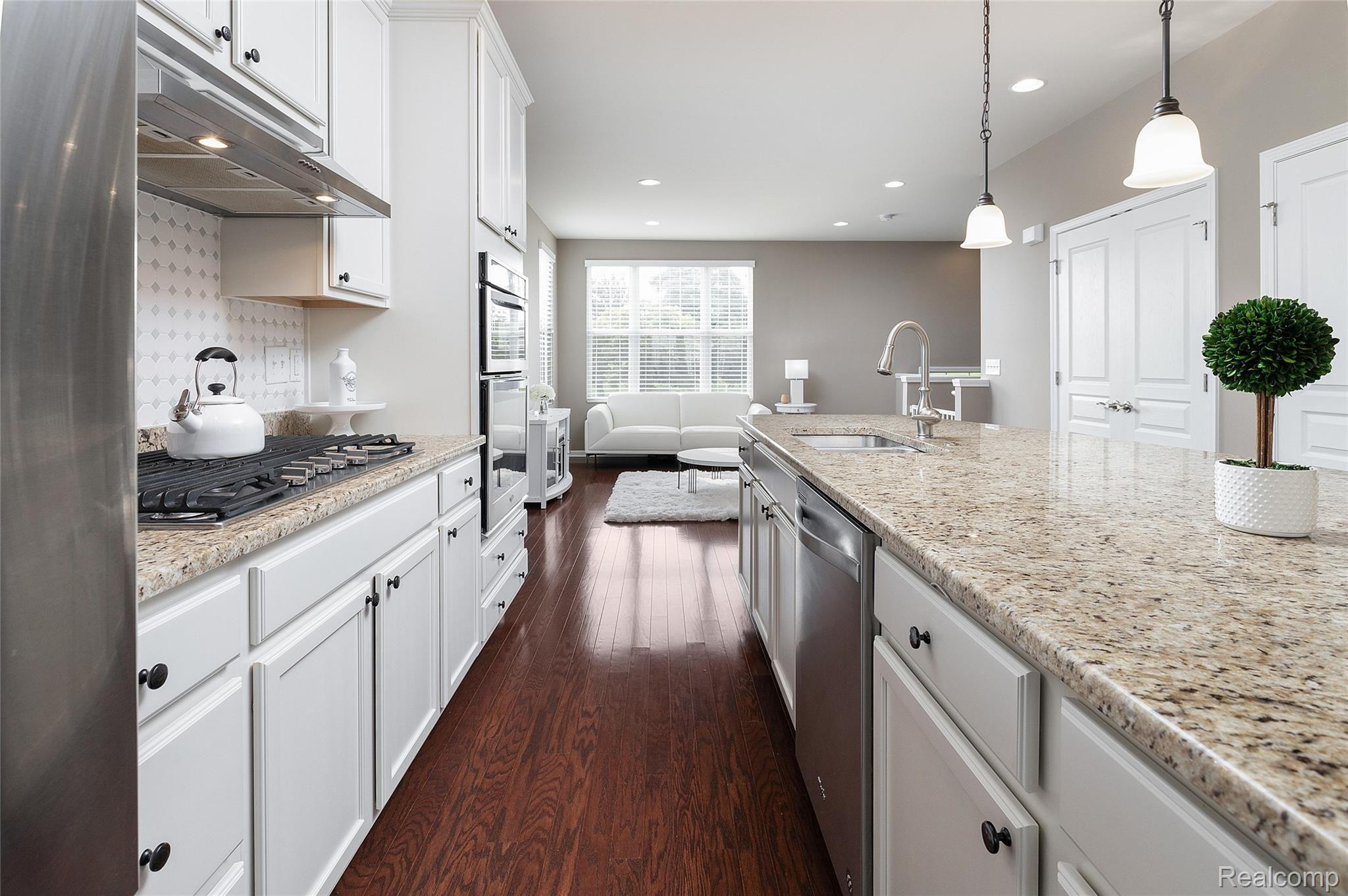979 Barclay Circle, Unit 58 Rochester, MI 48307 - Photo 8 of 30 8.jpg