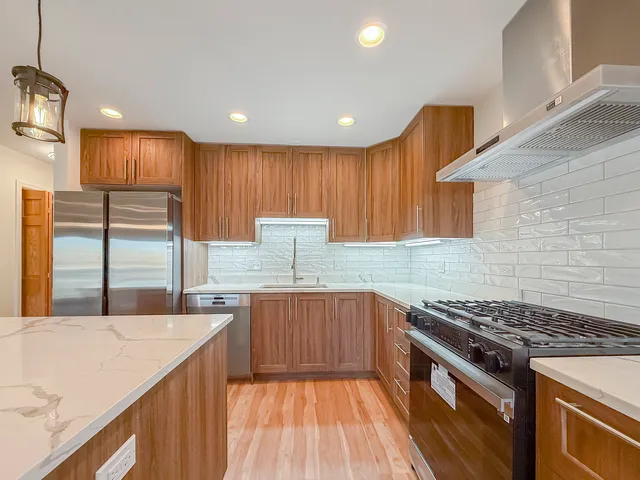 $2,300 | 6415 West Irving Park Road, Unit 2S, Chicago, IL 60634