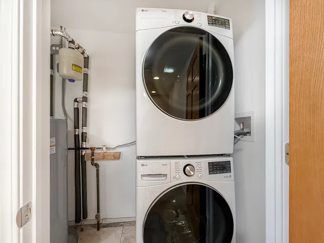 $2,300 | 6415 West Irving Park Road, Unit 2S, Chicago, IL 60634